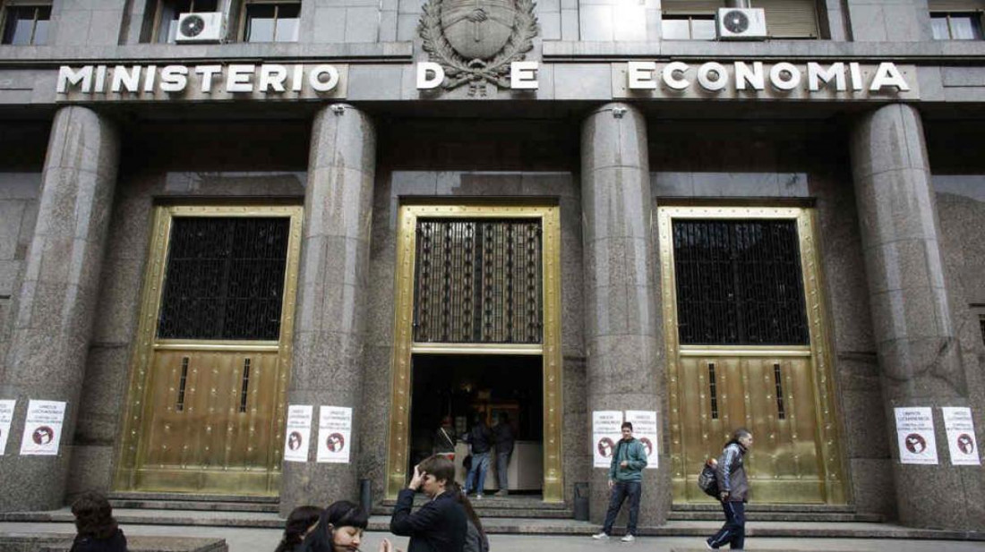 Los cambios en el Ministerio de Economía y los crónicos temblores que trajo a la Argentina