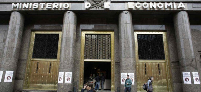 Los cambios en el Ministerio de Economía y los crónicos temblores que trajo a la Argentina