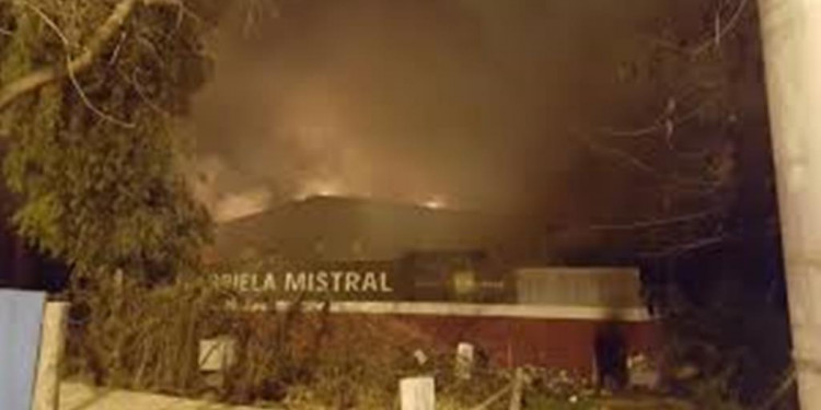 Se incendió el Teatro Gabriela Mistral