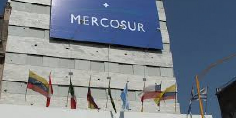 Si Brasil sale del Mercosur, Argentina tendrá que "seguir el mismo camino"