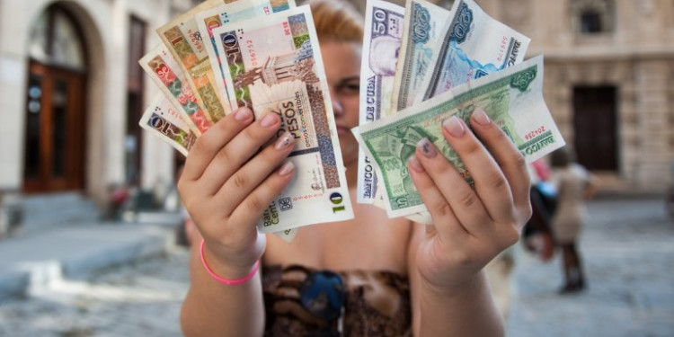 Cubanos podrán volver a utilizar dólares