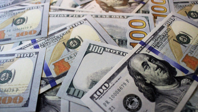 imagen El dólar cede 27 centavos y cotiza a $ 24,84