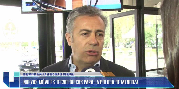 Presentaron los nuevos móviles inteligentes para la Policía de Mendoza