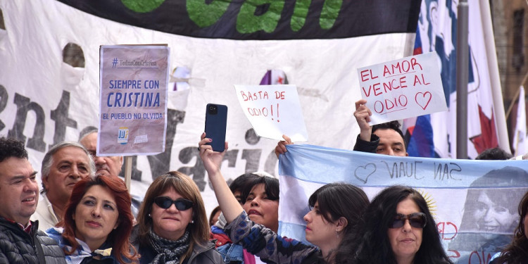 Atentado a Cristina Fernández: repudio generalizado con manifestaciones en todo el país