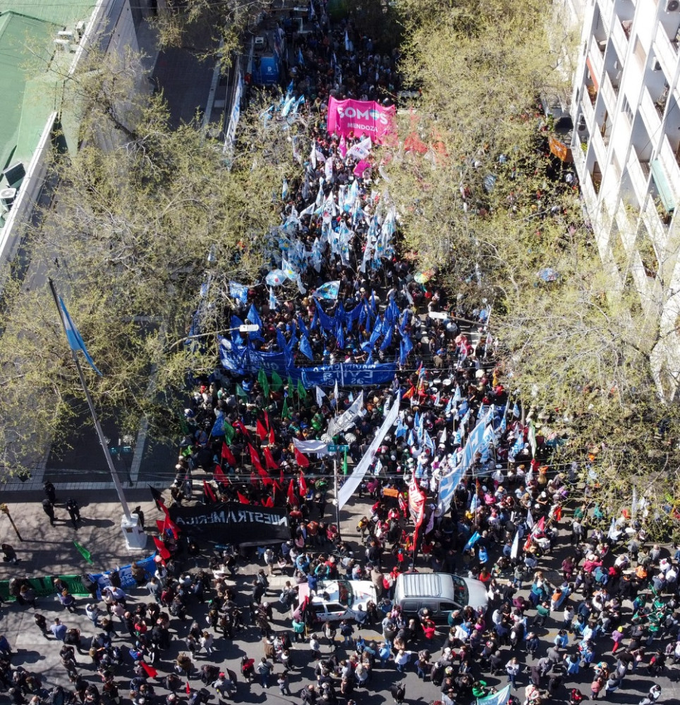 Movilización en Mendoza en apoyo a Cristina Fernández