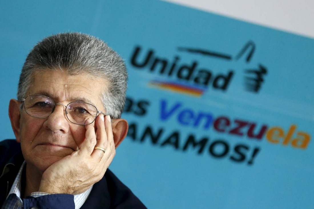 La oposición venezolana resolverá en seis meses "una solución constitucional" para cambiar al gobierno
