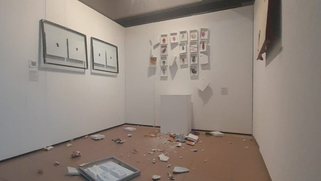 imagen Destrozaron la muestra "8M Manifiestos Visuales" en el Rectorado de la UNCUYO