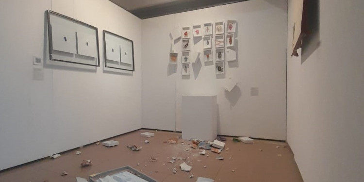Destrozaron la muestra "8M Manifiestos Visuales" en el Rectorado de la UNCUYO