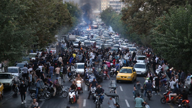 imagen Crecen las protestas en Irán por la muerte de Mahsa Amini, pese al bloqueo de redes sociales