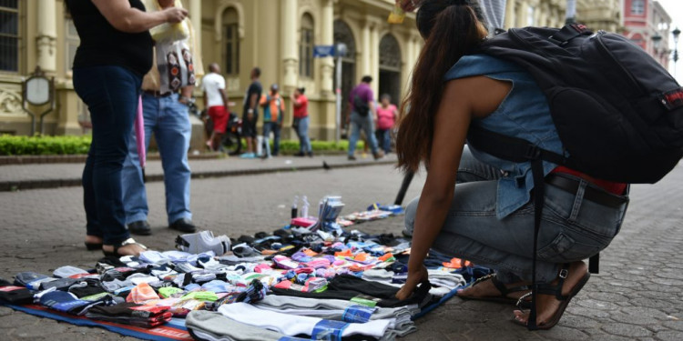 Feminización de la pobreza: el 64% de la población de menores ingresos son mujeres