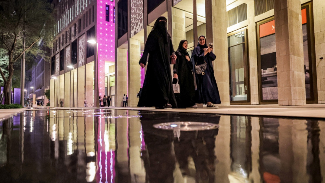Sistema de tutela de mujeres en Qatar: "Todo lo que tengo que hacer está ligado a un hombre"