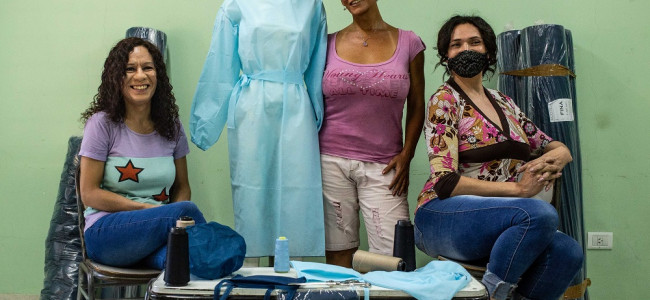 La historia de dos mujeres trans que pusieron en funcionamiento una fábrica textil con la ayuda de una monja