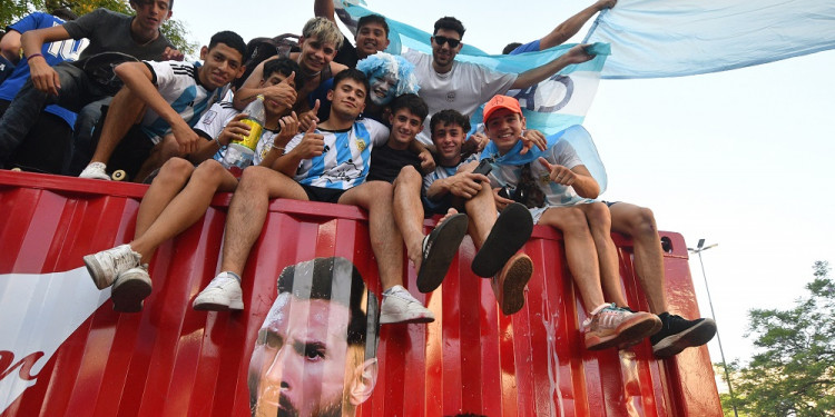 ¿Es solo fútbol? Un juego entre la fantasía, la novela heroica y el rito de lo comunitario