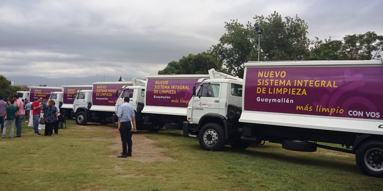 La doble escoba de Marcelino para limpiar Guaymallén