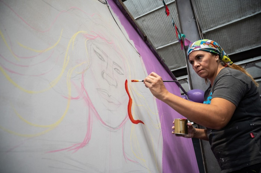 imagen Pintar el espacio público: una conquista para muralistas mendocinas 
