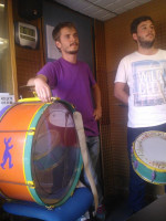 La Posta Acústica celebró los 19 años de la murga Baldosas Flojas