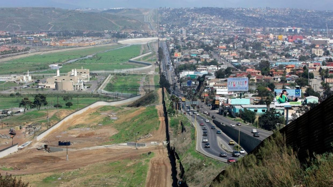 Trump anunciará hoy la construcción del muro con México