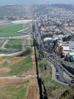 Trump anunciará hoy la construcción del muro con México