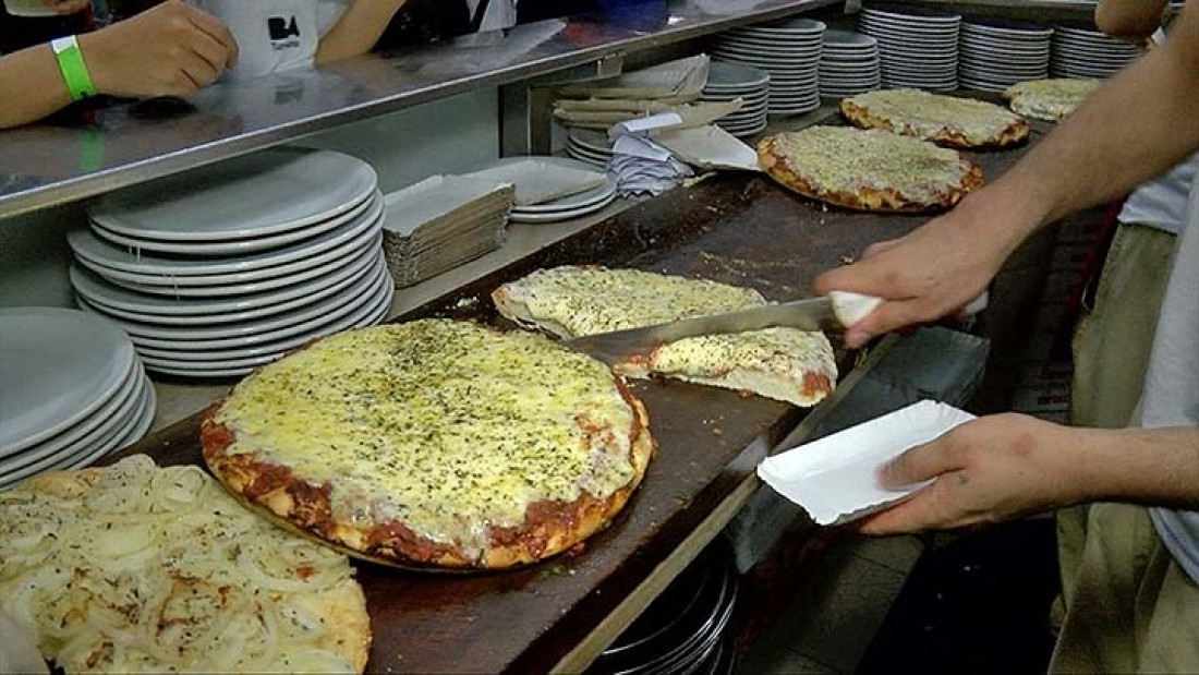 La pizza de muzzarella es la más popular del país, con casi el 34% de las preferencias