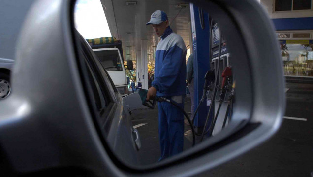 imagen La nafta argentina, la segunda más cara de Sudamérica