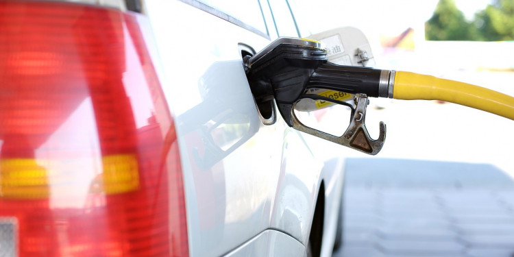 Niegan restricciones en la venta de combustibles