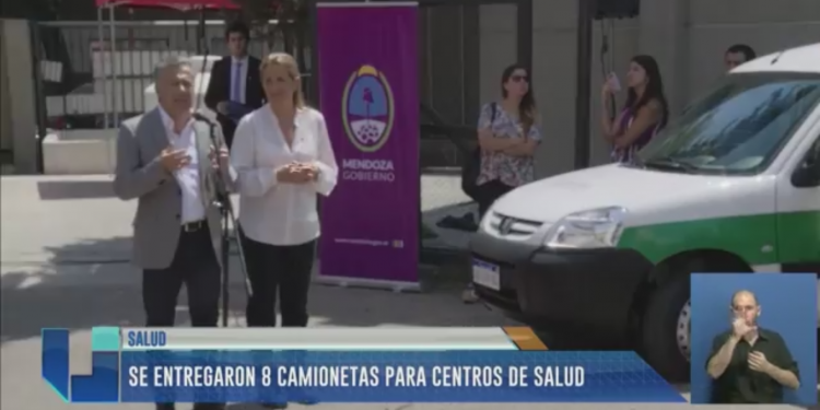 Se entregaron 8 camionetas para centros de salud