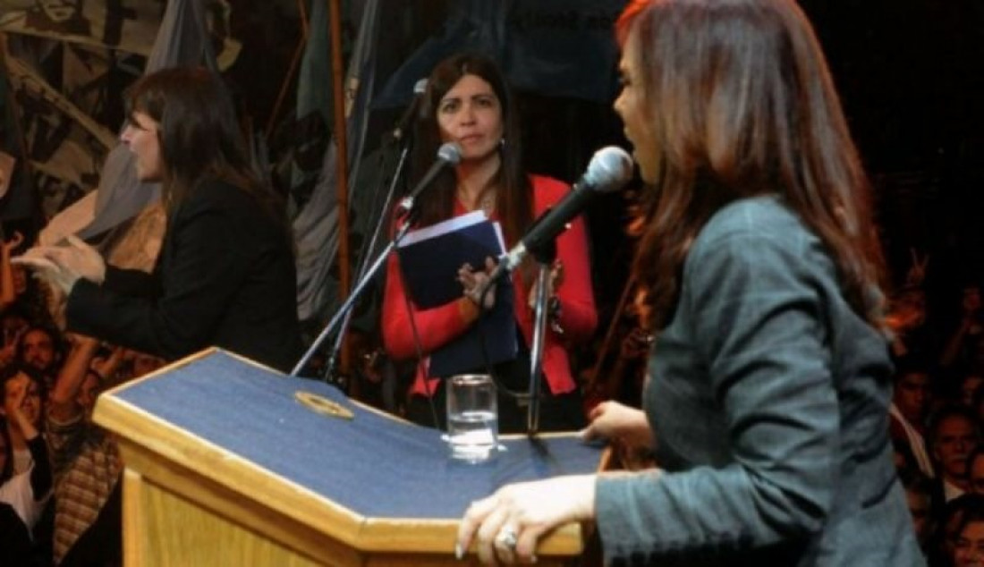La locutora oficial de Cristina denunció al Estado por $7 millones
