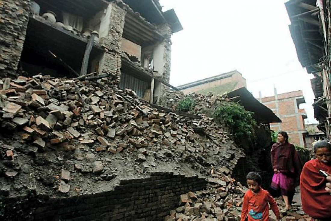 Al menos 63 de muertos por terremoto en frontera entre India y Nepal