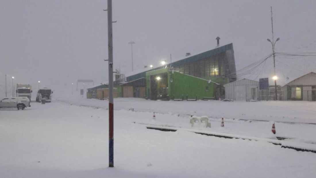 Cerró el paso a Chile por intensas nevadas