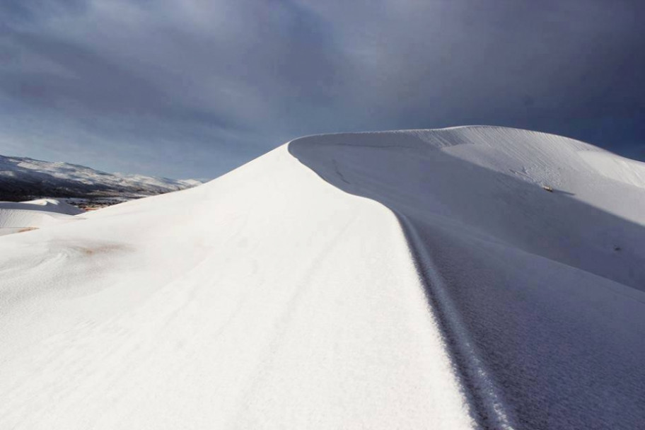 imagen Insólito: dunas de nieve en el desierto del Sahara