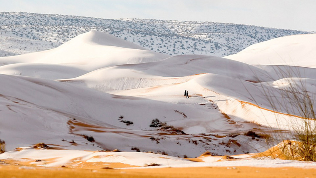 imagen Insólito: dunas de nieve en el desierto del Sahara