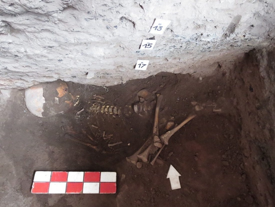 Hallaron restos óseos de un niño de más de 5000 años de antigüedad en Las Cuevas