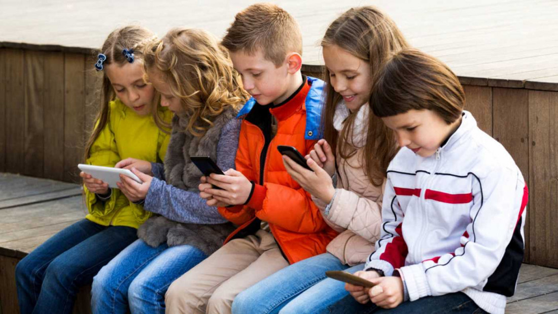 Desde los 8 años, niñas y niños ya utilizan redes sociales