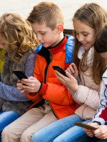 Desde los 8 años, niñas y niños ya utilizan redes sociales