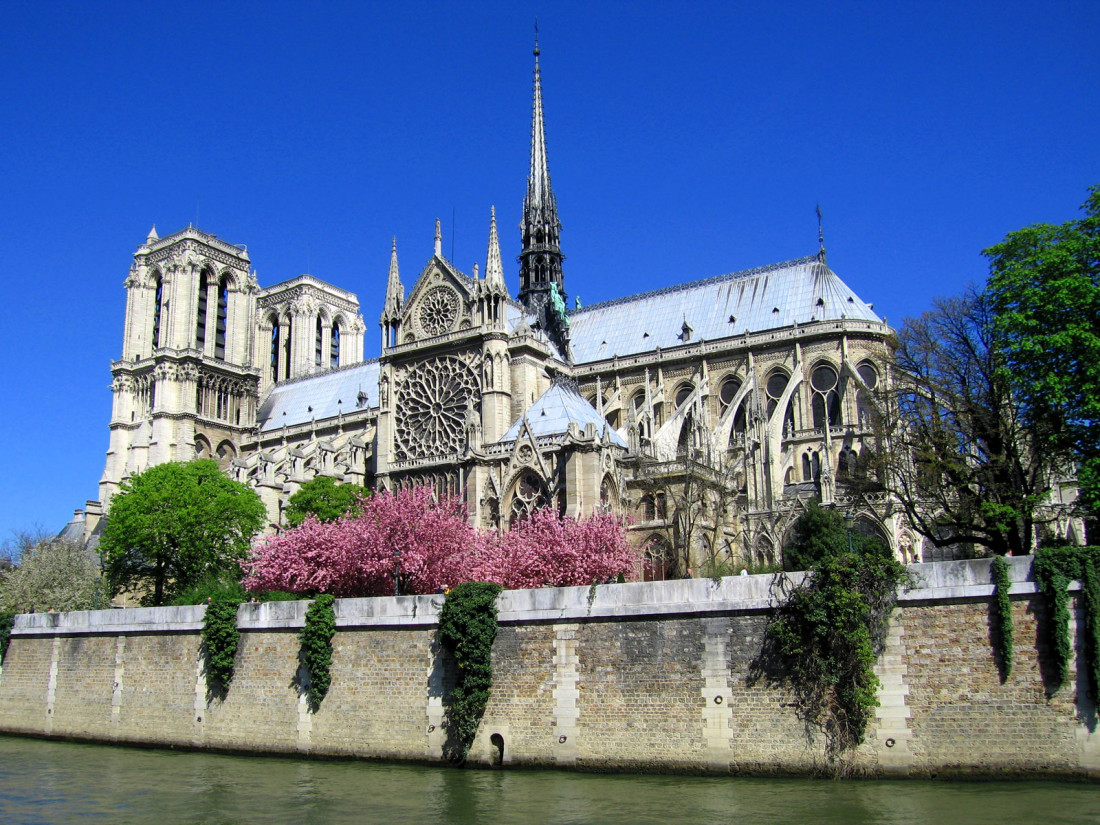 Alerta por el hallazgo de un coche lleno de garrafas de gas cerca de Notre Dame