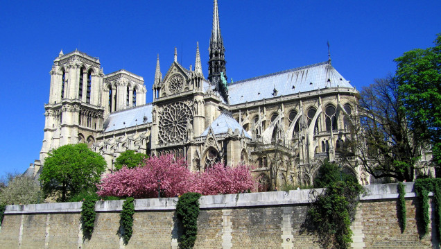 imagen Alerta por el hallazgo de un coche lleno de garrafas de gas cerca de Notre Dame
