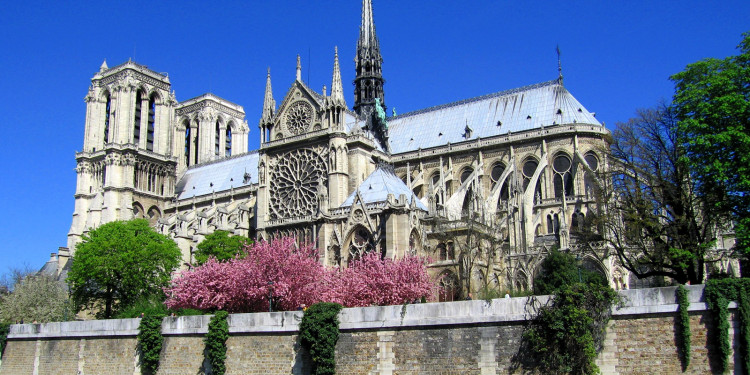 Alerta por el hallazgo de un coche lleno de garrafas de gas cerca de Notre Dame