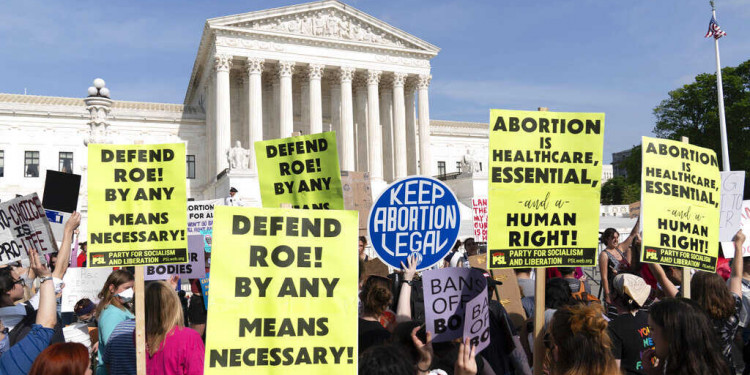La Corte Suprema de Estados Unidos revocó el derecho al aborto