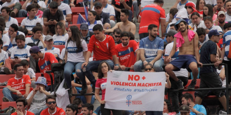 Feminismo y fútbol en Chile: un gol de media cancha