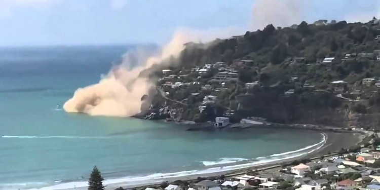 Un fuerte sismo seguido de tsunami dejó al menos dos muertos en Nueza Zelanda