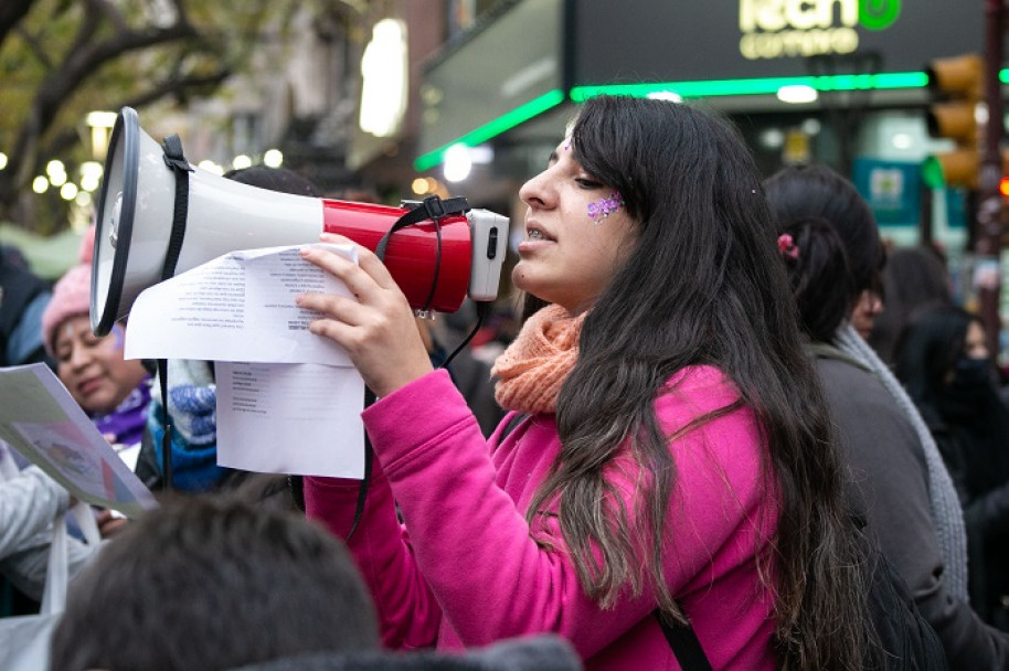 imagen Fotogalería de un nuevo #3J en Mendoza: "Vivas, libres y desendeudadas nos queremos"