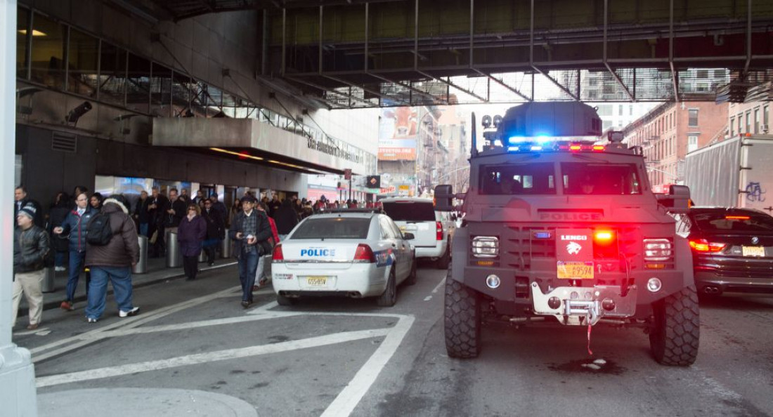 Alarma en Nueva York: evacúan tres líneas de metro por explosión