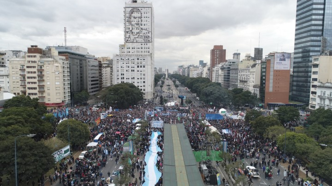 Día de la Independencia con actos y protestas contra el plan económico