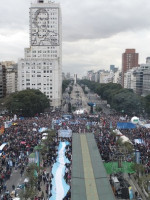 Día de la Independencia con actos y protestas contra el plan económico