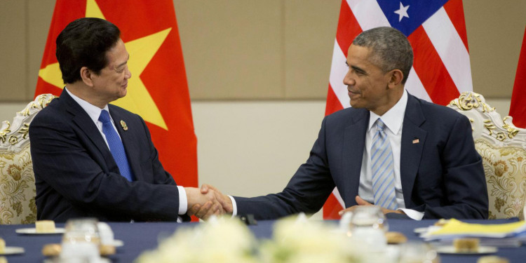 Decisión histórica de Obama: levantó el embargo de armas a Vietnam