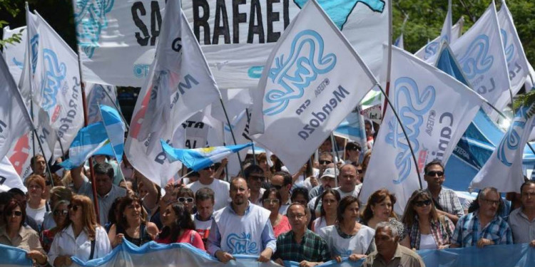 En un arduo clima, mañana comienzan las paritarias