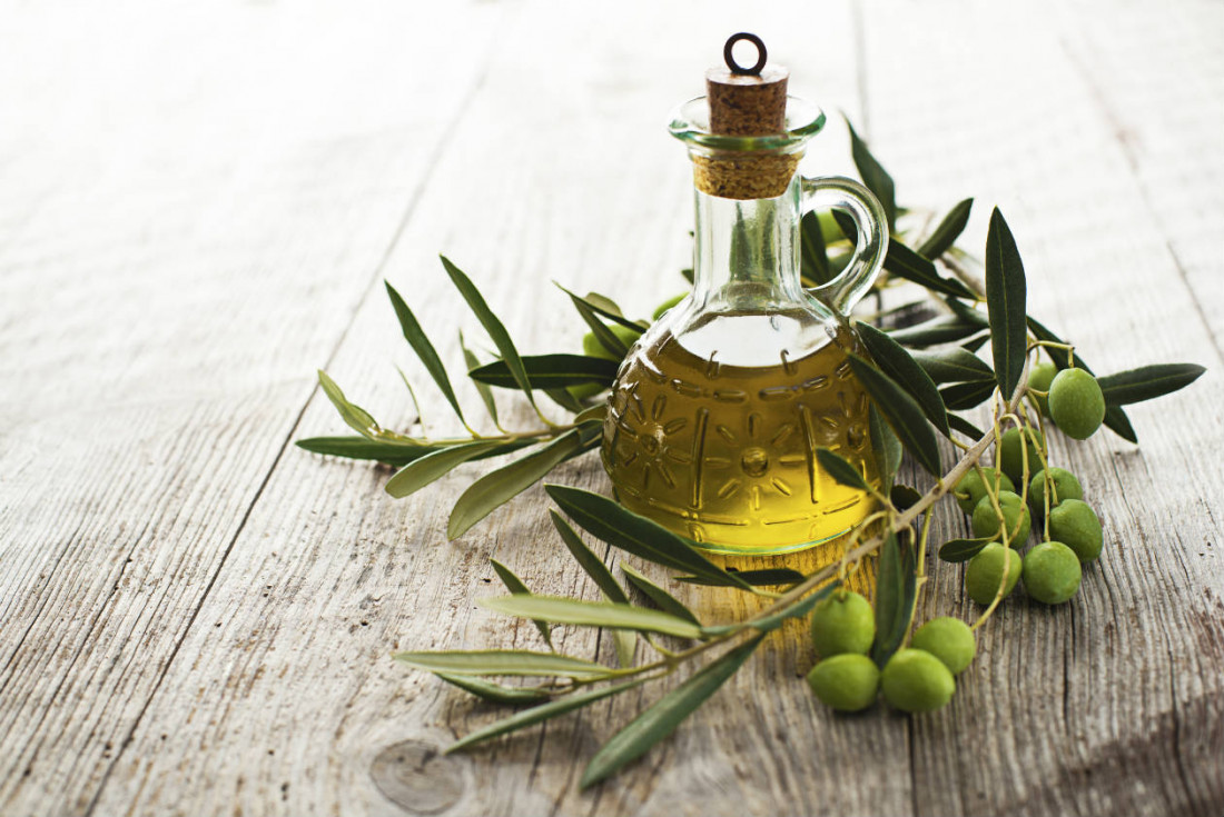 Aceite de oliva, un "arma" contra el colesterol y la infertilidad masculina