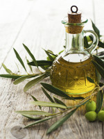 Aceite de oliva, un "arma" contra el colesterol y la infertilidad masculina