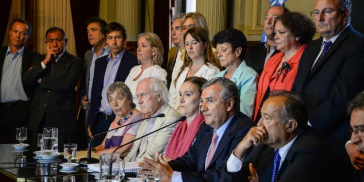 El FpV irá por la sanción de la AFI y la oposición convoca a un debate paralelo