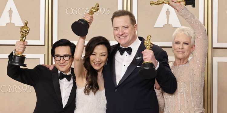 "Todo en todas partes al mismo tiempo", la más premiada de la noche de los Oscar 2023